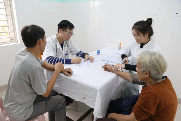 Chung tay chăm sóc sức khỏe nạn nhân chất độc da cam ở xã Nam Đông và Khe Tre, TP Huế Chung tay chăm sóc sức khỏe nạn nhân chất độc da cam ở xã Nam Đông và Khe Tre, TP Huế