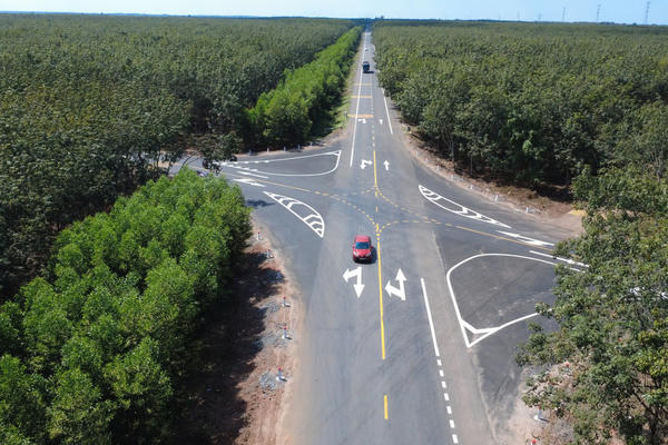 Đường Đức Hòa - Chơn Thành tấp nập xe cộ trước ngày chính thức thông xe Đường Đức Hòa - Chơn Thành tấp nập xe cộ trước ngày chính thức thông xe