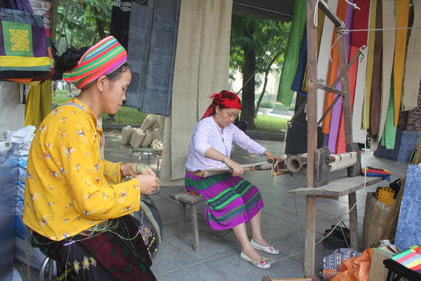 Hiệu quả từ những chính sách lồng ghép yếu tố giới trong chương trình giảm nghèo Hiệu quả từ những chính sách lồng ghép yếu tố giới trong chương trình giảm nghèo