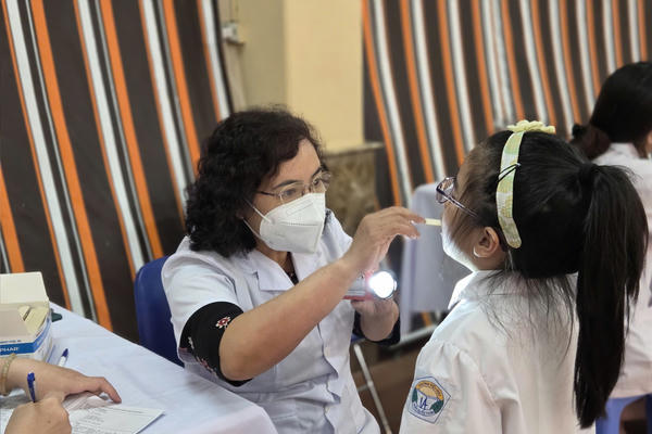 Đề xuất miễn học phí cho sinh viên ngành y