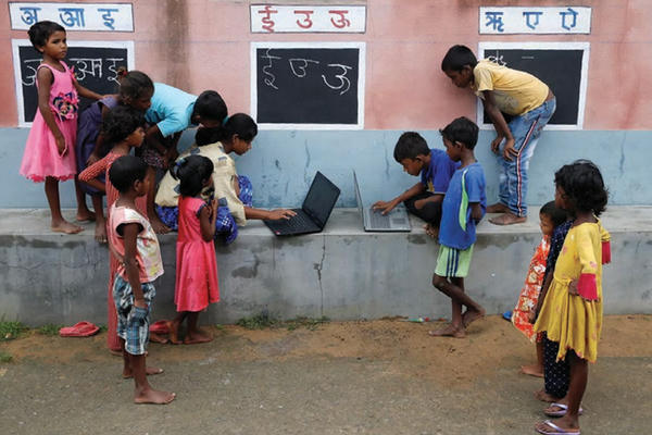 Thu hẹp khoảng cách số đối với trẻ em nghèo