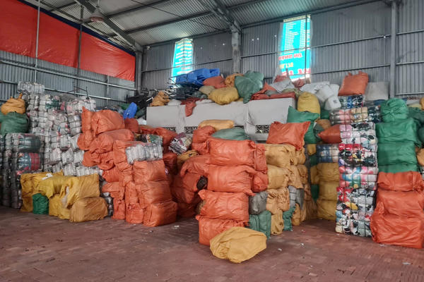 Hải Phòng: Dự kiến đấu giá hơn 94 tấn quần áo đã qua sử dụng không rõ nguồn gốc