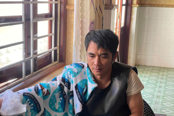 Gia Lai: Lãnh đạo Công an tỉnh thăm cán bộ bị thương khi khống chế đối tượng nghi ‘ngáo đá’