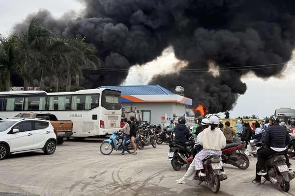 Hải Phòng: Cháy lớn tại khu nhà xưởng công ty sản xuất giày da