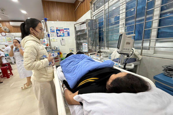 Quảng Ngãi: Nghi ngộ độc bánh mì, tạm dừng hoạt động 10 cơ sở trong chuỗi H.V