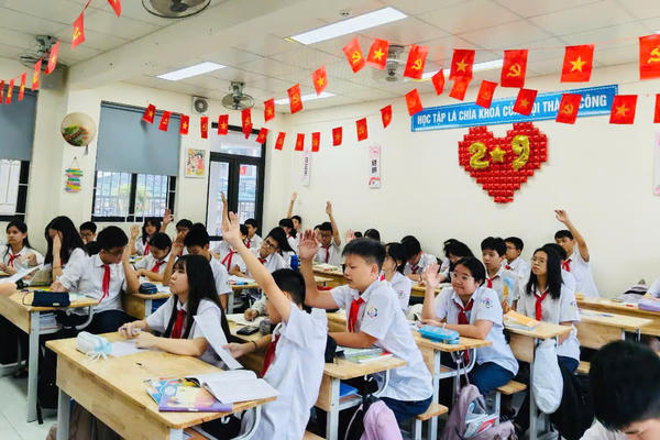 Khen thưởng học sinh giỏi: Trân trọng nỗ lực, chắp cánh ước mơ Khen thưởng học sinh giỏi: Trân trọng nỗ lực, chắp cánh ước mơ