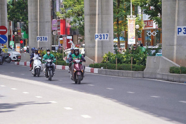 Thủ đô Hà Nội ngày nắng, đêm không mưa, trời rét Thủ đô Hà Nội ngày nắng, đêm không mưa, trời rét