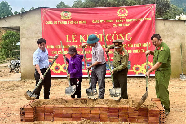“Chiến dịch Quang Trung” đem lại hạnh phúc cho người dân vùng thiên tai “Chiến dịch Quang Trung” đem lại hạnh phúc cho người dân vùng thiên tai