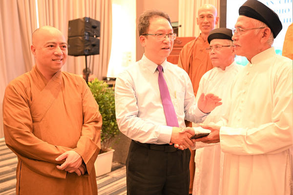 Gia Lai: Các tôn giáo Nam Trung Bộ chung tay bảo vệ môi trường, hướng tới phát triển xanh Gia Lai: Các tôn giáo Nam Trung Bộ chung tay bảo vệ môi trường, hướng tới phát triển xanh