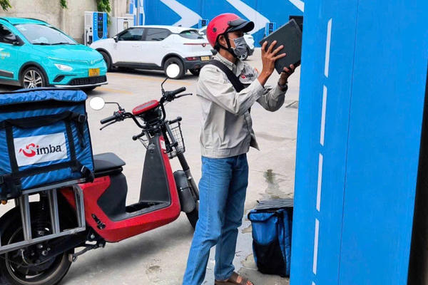 TPHCM: Đề xuất lắp đặt 20.000 tủ đổi pin xe điện trên vỉa hè