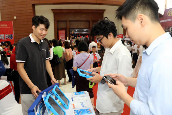 Học sinh được chọn chuyên đề tự chọn về trí tuệ nhân tạo Học sinh được chọn chuyên đề tự chọn về trí tuệ nhân tạo