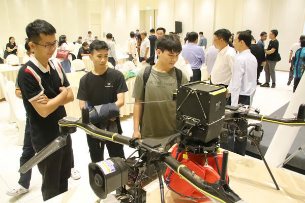 Đào tạo hệ cao đẳng trong đại học: Nỗi lo lý thuyết lấn át tay nghề Đào tạo hệ cao đẳng trong đại học: Nỗi lo lý thuyết lấn át tay nghề