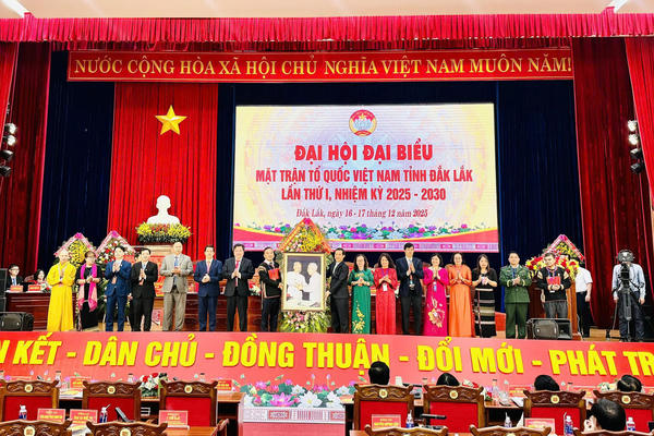 Đại hội Mặt trận tỉnh Đắk Lắk lần thứ I: Dấu mốc chính trị quan trọng, khẳng định vai trò trung tâm của khối đại đoàn kết toàn dân tộc Đại hội Mặt trận tỉnh Đắk Lắk lần thứ I: Dấu mốc chính trị quan trọng, khẳng định vai trò trung tâm của khối đại đoàn kết toàn dân tộc