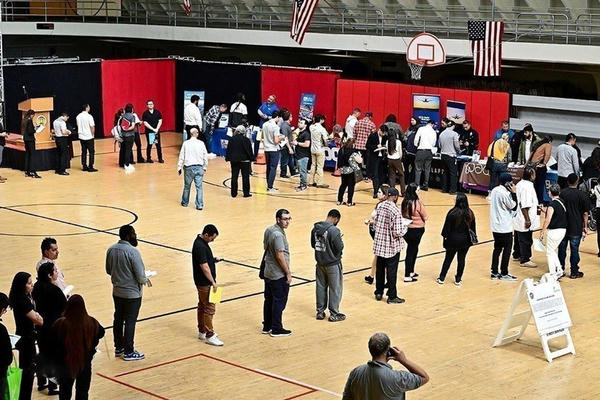 Mỹ: Nỗi lo mất việc lan tới cả các lãnh đạo cấp cao