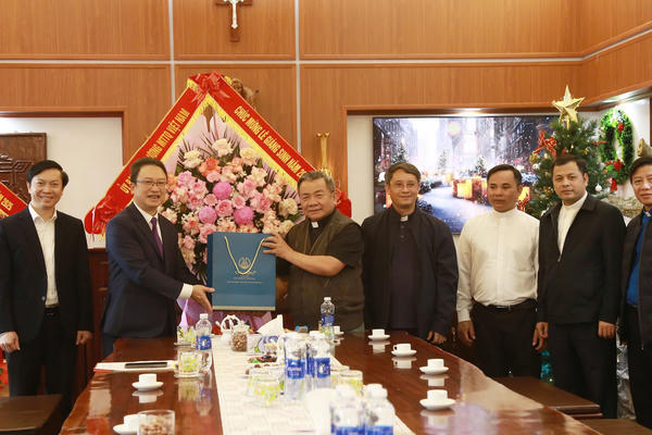 Ủy ban Trung ương MTTQ Việt Nam thăm, chúc mừng Tòa Giám mục Lạng Sơn - Cao Bằng