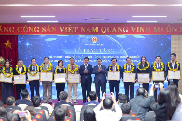 Xuất nhập khẩu năm 2025: Kết quả nổi bật và vinh danh doanh nghiệp tiêu biểu