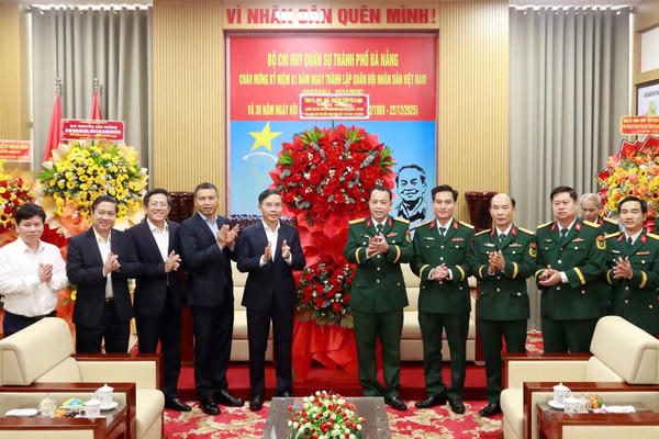Lãnh đạo TP Đà Nẵng thăm, chúc mừng Bộ CHQS thành phố nhân kỷ niệm 81 năm Ngày thành lập Quân đội Nhân dân Việt Nam