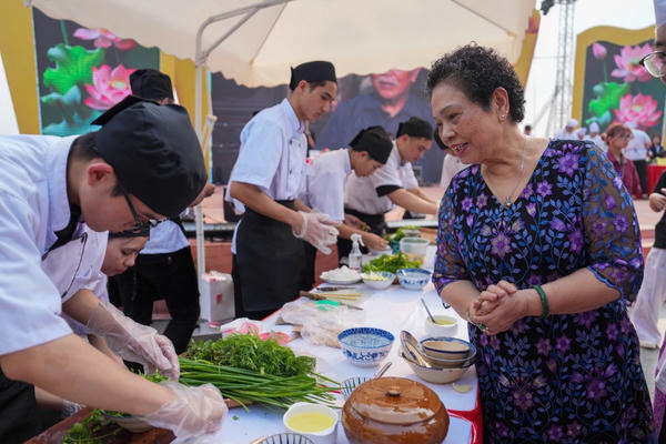 Từ món ăn gia truyền đến di sản văn hóa của Hà Nội Từ món ăn gia truyền đến di sản văn hóa của Hà Nội