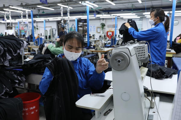 Từ ngày 1/1/2026, tăng mức lương tối thiểu đối với người lao động theo hợp đồng