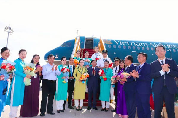 Chuyến bay đầu tiên kết nối TP.HCM - Điện Biên của Vietnam Airlines chính thức cất cánh
