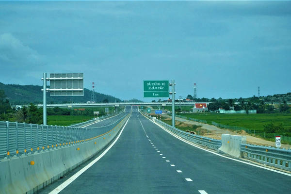 Cảnh báo nguy cơ gây mất an toàn trên tuyến cao tốc Vân Phong - Nha Trang