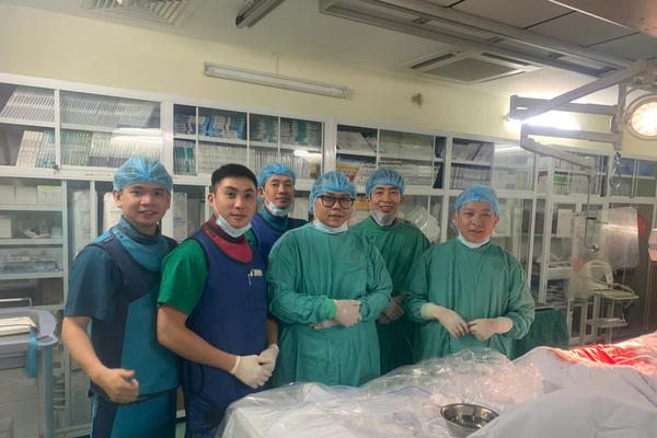 Gắp catheter trôi sâu vào động mạch phổi, cứu sống bệnh nhân ung thư