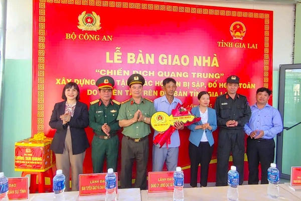 Gia Lai: Bàn giao 4 căn nhà trong “Chiến dịch Quang Trung” 