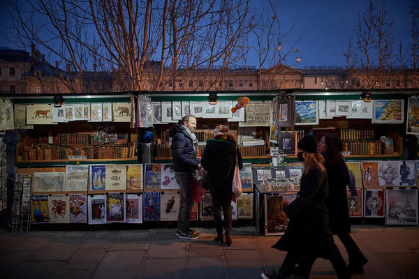 Sức sống của chợ sách 475 năm tuổi ở Paris trong thế giới số