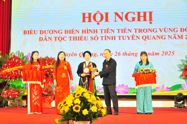 Tuyên Quang: Tôn vinh 300 điển hình tiên tiến trong vùng đồng bào dân tộc thiểu số