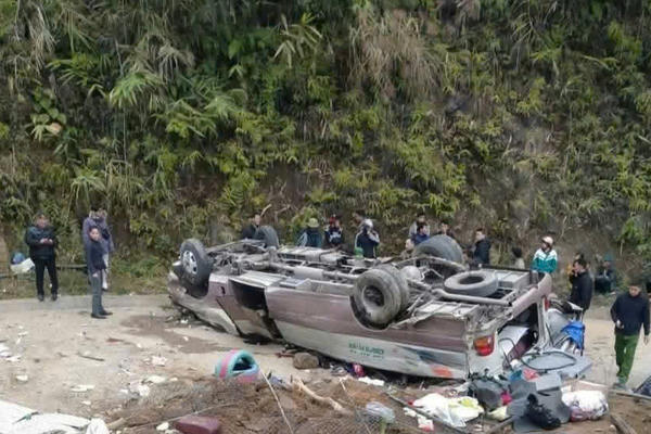 Lào Cai: Xe 29 chỗ bị lật, nhiều người thương vong