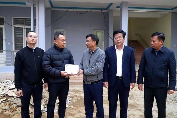 Mặt trận tỉnh Lào Cai kịp thời hỗ trợ nạn nhân vụ tai nạn