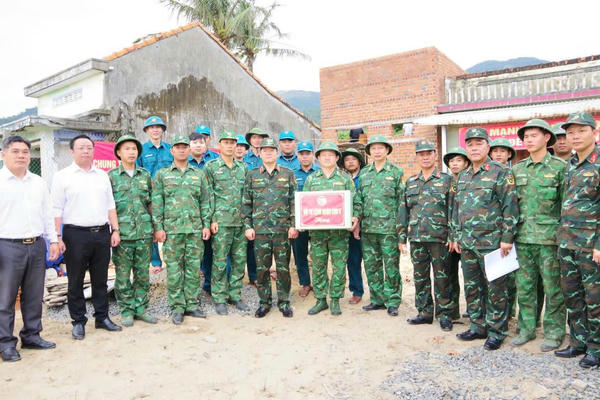 Chính ủy Quân khu 5 thăm, động viên Bộ đội Biên phòng Khánh Hòa tham gia Chiến dịch Quang Trung