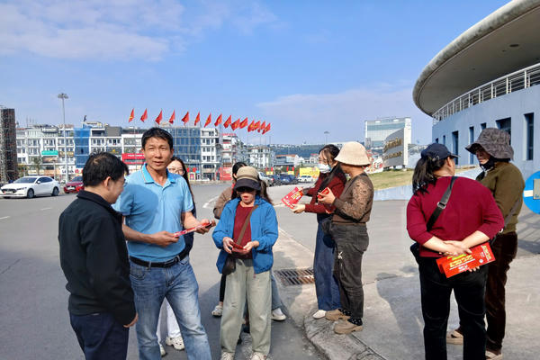 Quảng Ninh: Vé xem Countdown miễn phí được mua bán ngay gần điểm phát vé