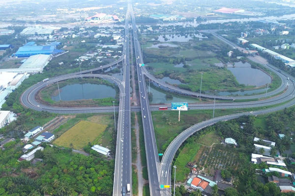 Hạ tầng phía Nam một năm nhiều đột phá