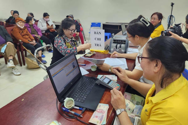 Chi trả gộp 2 tháng lương hưu, trợ cấp xã hội dịp Tết Nguyên đán Chi trả gộp 2 tháng lương hưu, trợ cấp xã hội dịp Tết Nguyên đán