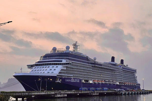 Quảng Ninh đón khoảng 657.000 lượt khách dịp Tết Dương lịch