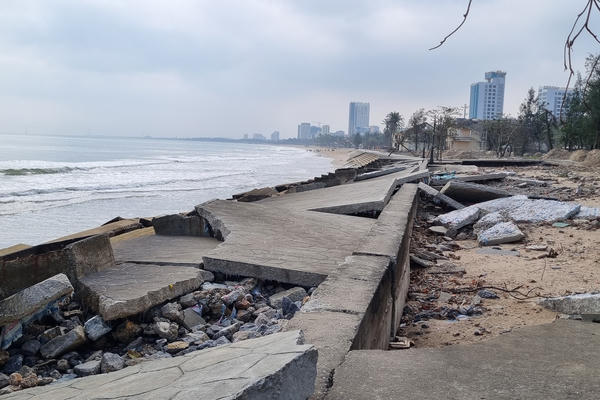 Sạt lở tại biển Cửa Lò vẫn chưa được khắc phục