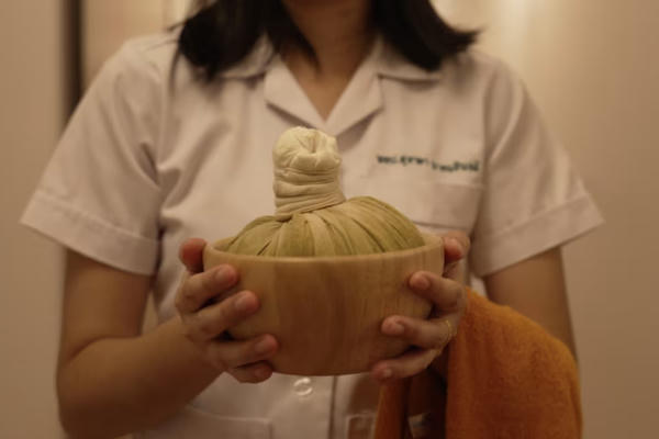 Liệu pháp chườm thảo dược Thái Lan đem lại nhiều lợi ích