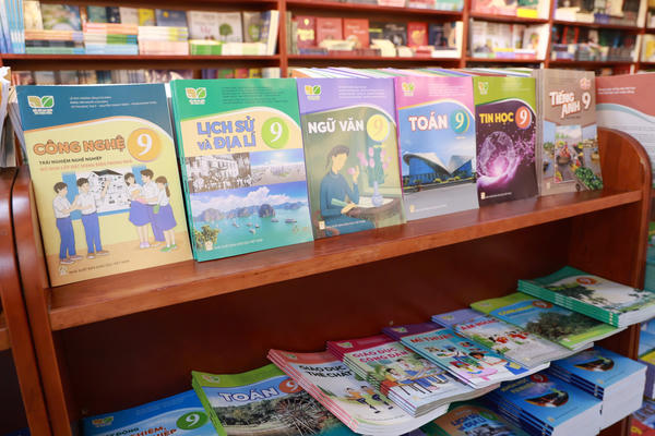 Các sách giáo khoa khác có bị loại bỏ khi dùng một bộ thống nhất?