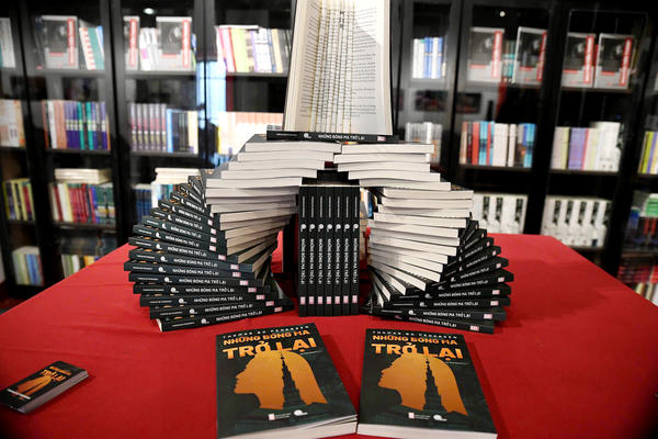 Ra mắt tiểu thuyết “Những bóng ma trở lại”