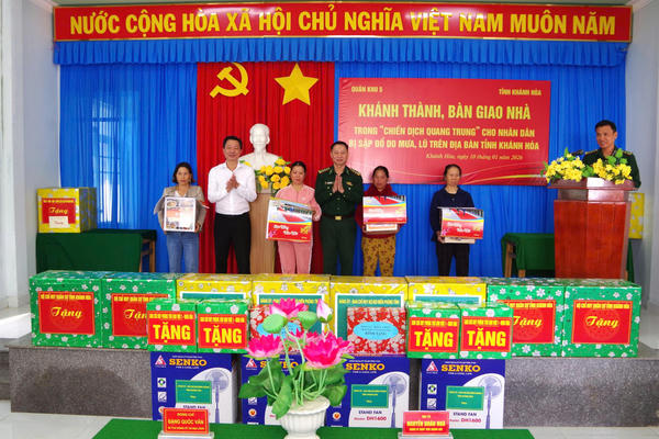 Bộ đội Biên phòng Khánh Hòa bàn giao 4 nhà “Chiến dịch Quang Trung”: Ấm lại những phận đời sau lũ