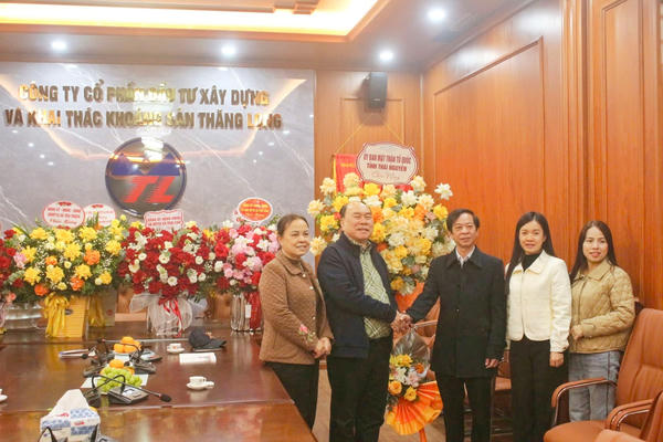 Mặt trận Thái Nguyên chúc mừng doanh nhân được phong tặng Anh hùng Lao động