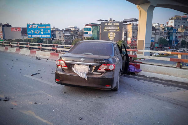 Nữ tài xế ô tô gây tai nạn liên hoàn ở Hà Nội khiến 1 người tử vong tại chỗ