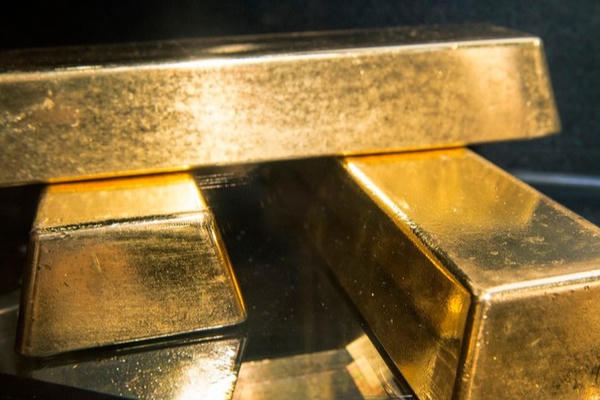 Giá vàng và bạc lập đỉnh lịch sử trước bất ổn về chính sách tiền tệ Mỹ