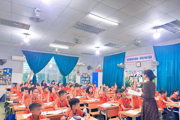 Khi học sinh tiểu học “phải” đi học trường thuê