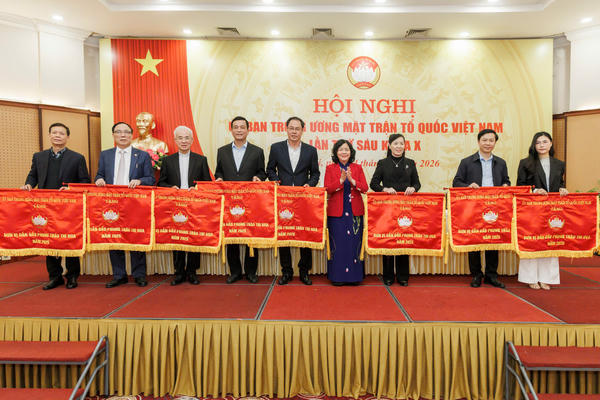 Phát huy vai trò trung tâm, nòng cốt của Mặt trận trong xây dựng khối đại đoàn kết toàn dân tộc Phát huy vai trò trung tâm, nòng cốt của Mặt trận trong xây dựng khối đại đoàn kết toàn dân tộc