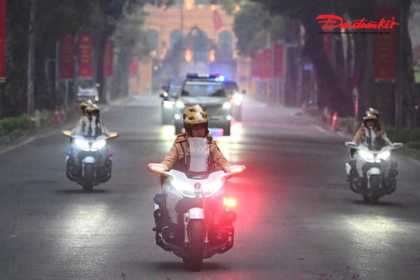 Công an Hà Nội bảo đảm giao thông thông suốt, giữ vững an ninh trật tự phục vụ Đại hội XIV