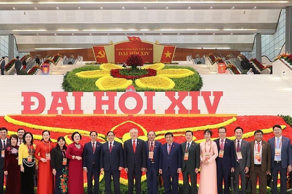 Các đại biểu đến dự lễ khai mạc Đại hội XIV của Đảng tại Trung tâm Hội nghị Quốc gia