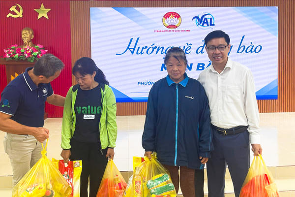 Cao Bằng huy động các nguồn lực chăm lo Tết cho gần 21.000 hộ nghèo