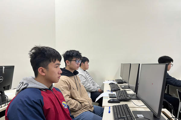 Hàng chục nghìn thí sinh "mở hàng" thi đánh giá tư duy đầu tiên 2026